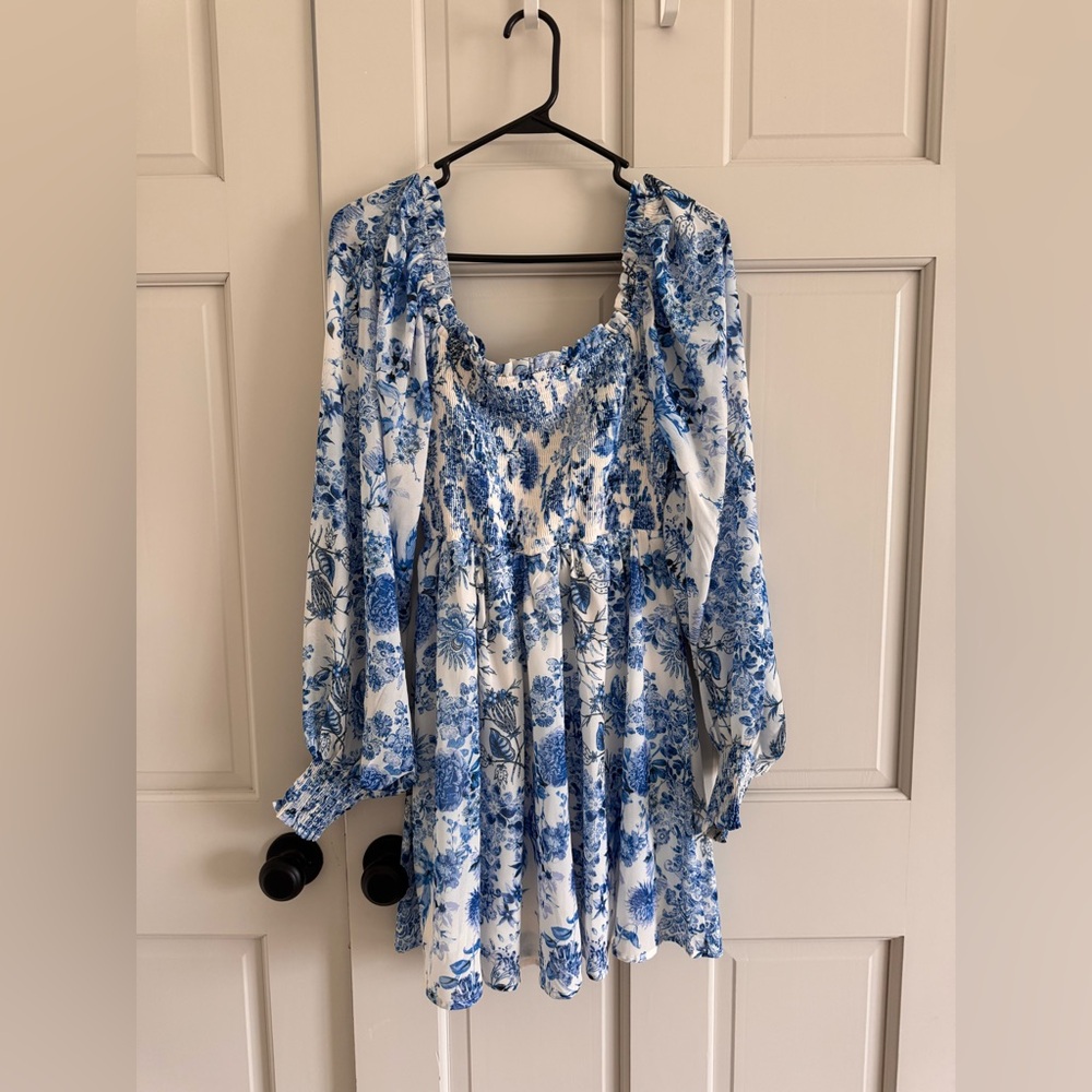 Flying Tomato smocked blue/white dress M